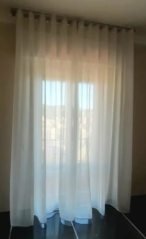 Tende a onda con barra piatta a soffitto