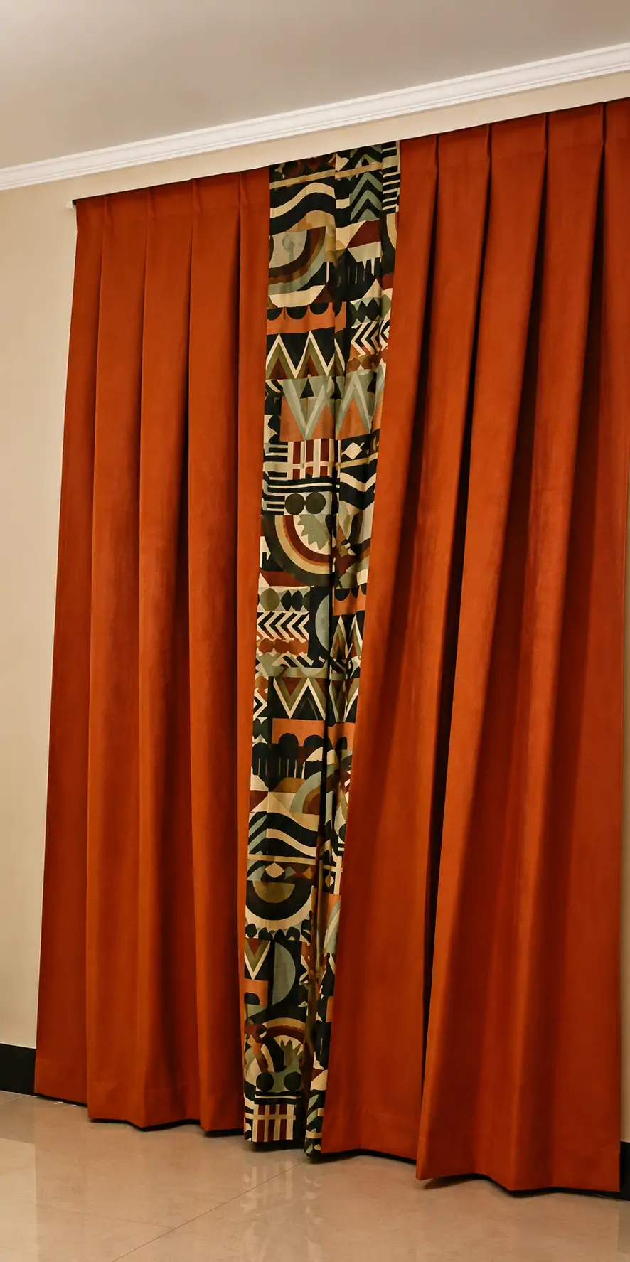 Tende con bordo decorativo