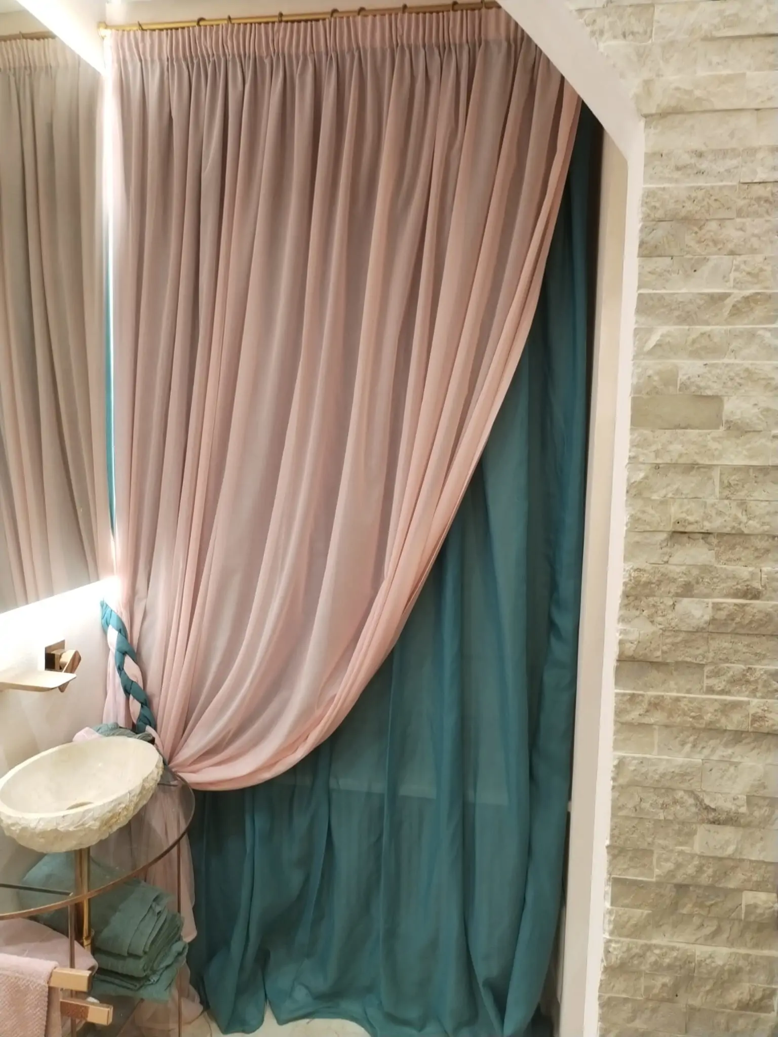 Tessuto arricciata doppia con ambrasse a treccia